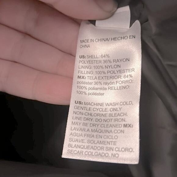 NWT Chico’s black and silver metallic jacquard puffer vest, XL - Picture 9 of 11